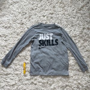 Boy’s long sleeve grey Nike t-shirt (medium)